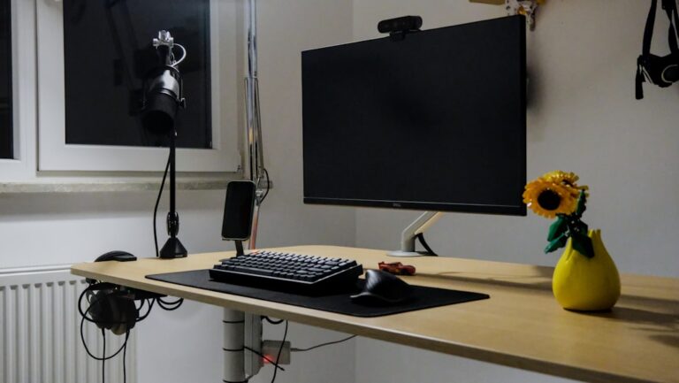 Peppermint Neuro-Fragrance: Elevating Elite Productivity - minimalist workspace peppermint